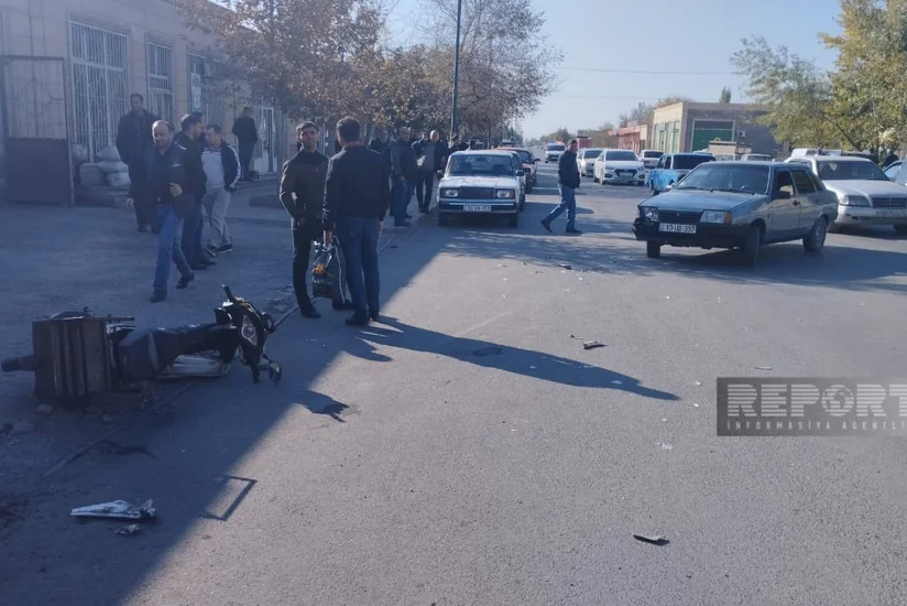 Kürdəmirdə minik avtomobili ilə motosiklet toqquşub, xəsarət alan var