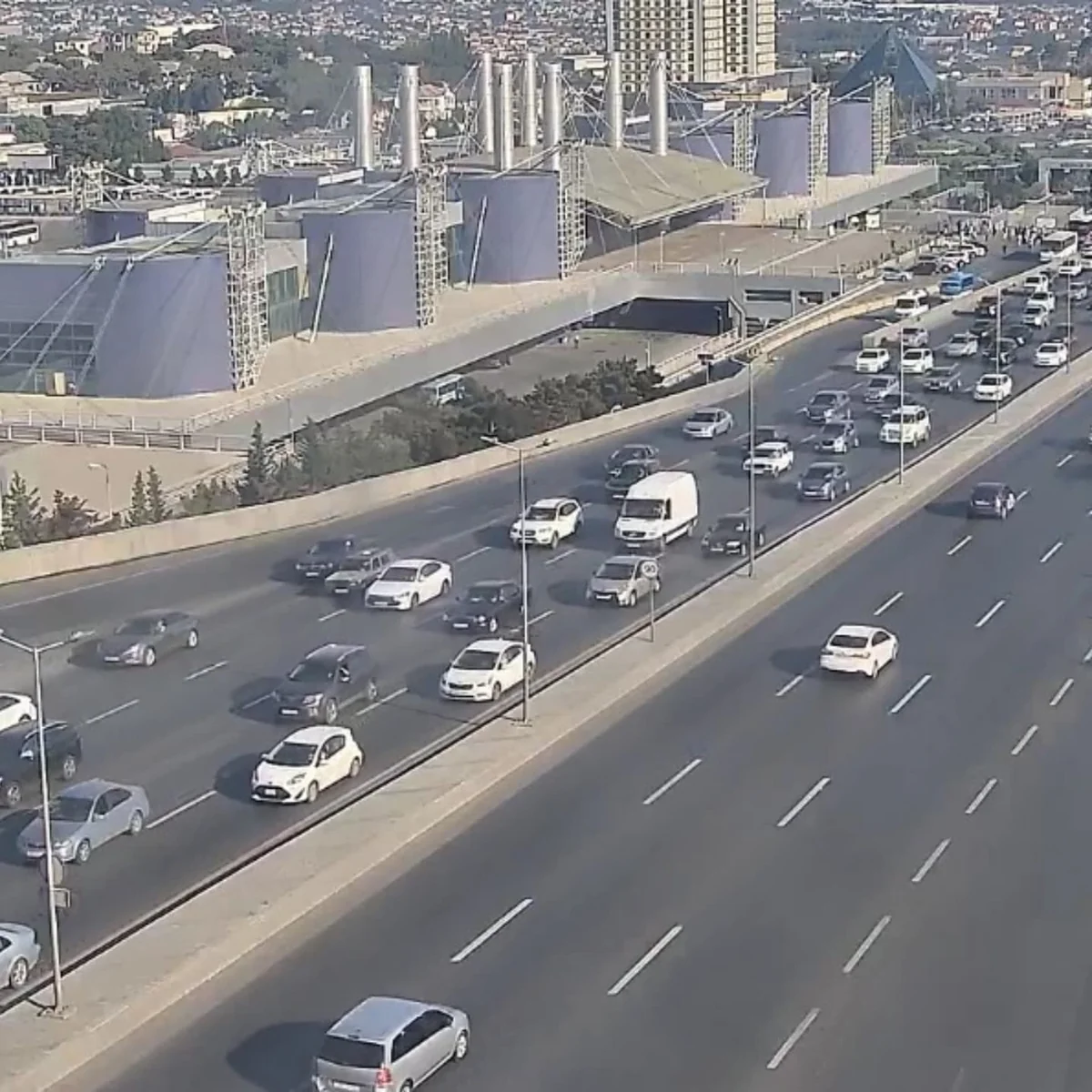 Bakının bir sıra yollarında tıxac yaranıb