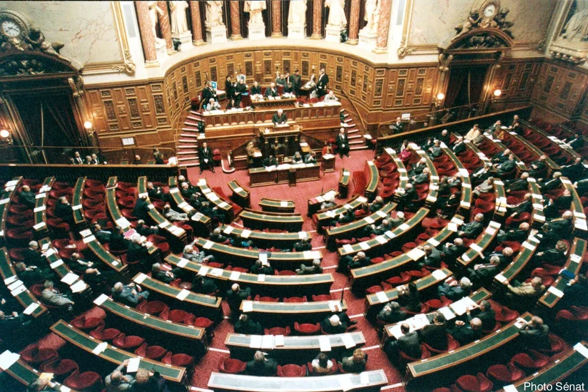 Fransada 4 deputat koronavirusa yoluxdu