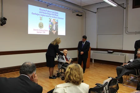 Kaliforniyanın Berkli Universitetində azərbaycanlı professor Lütfi Zadəyə Azərbaycan medalı təqdim olunub
