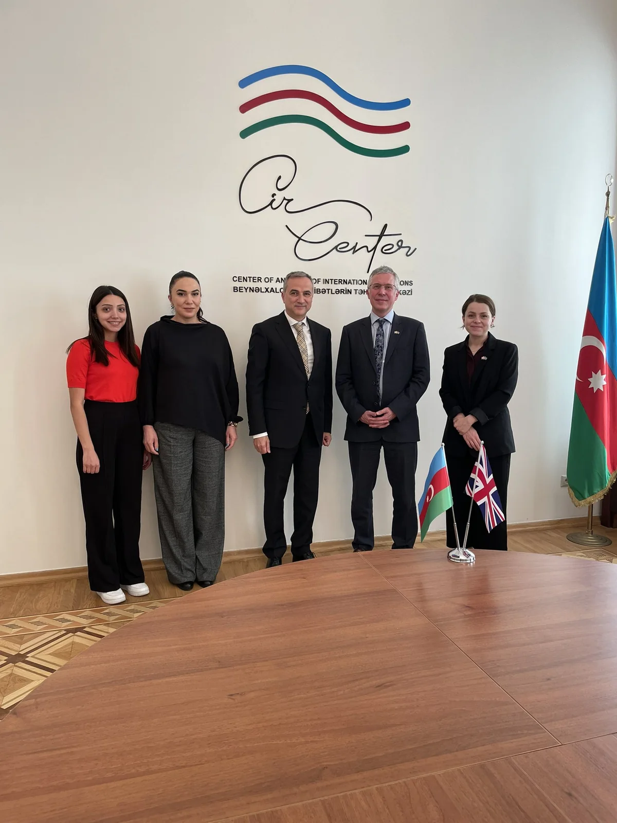 Britaniya səfiri BMTM-nin sədri ilə görüşüb