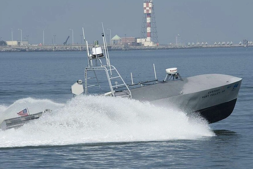 ABŞ-a məxsus pilotsuz kater Hörmüz boğazından keçib