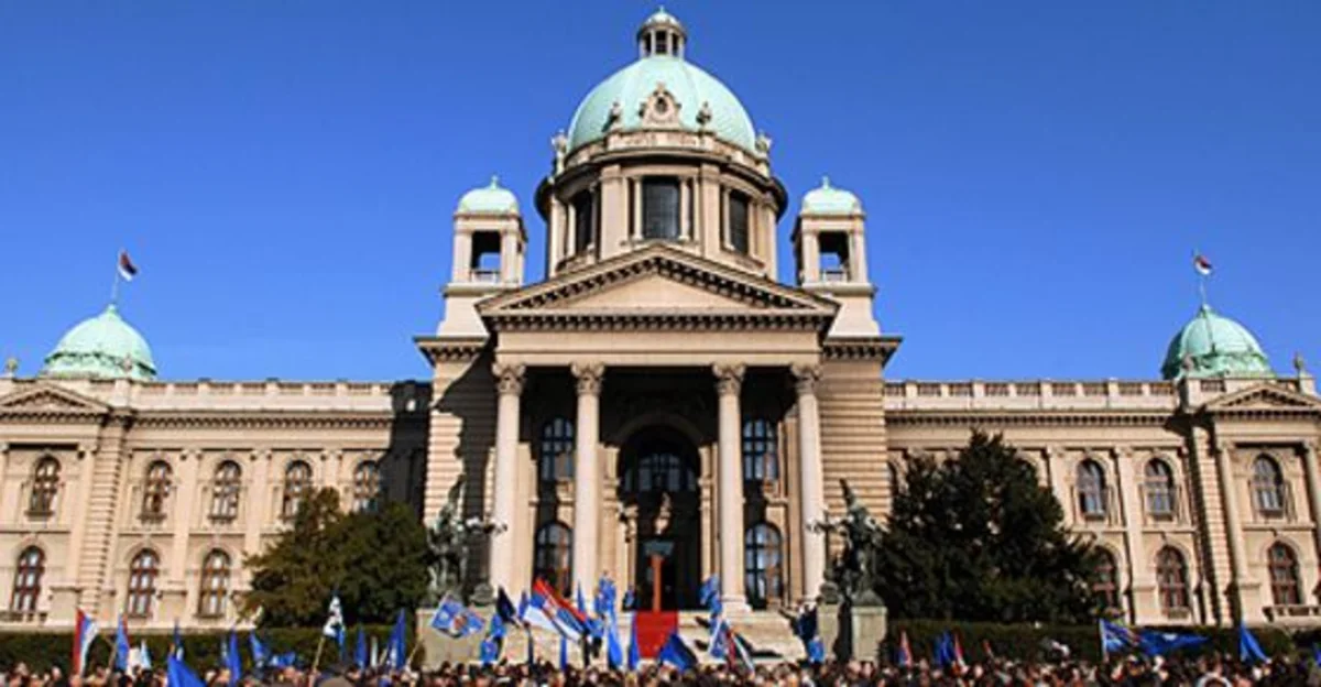​Правительство Сербии потребовало от президента роспуска парламента