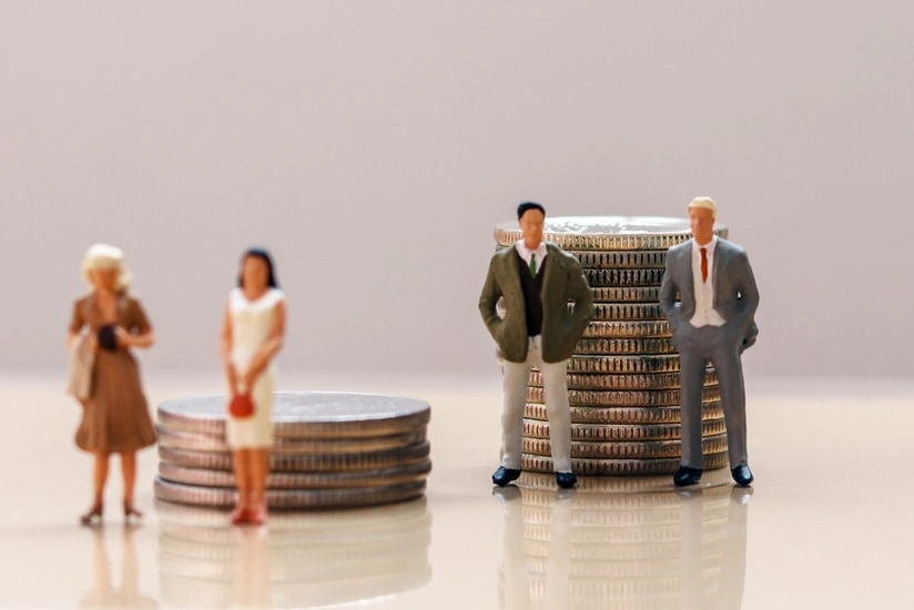 Azərbaycanda maliyyəçilərin orta aylıq nominal əmək haqqı azalıb