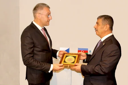 Azerbaijan Defense Minister meets with his Czech counterpart