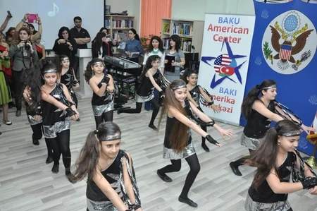ADU-da Amerika Günləri Festivalının açılış mərasimi keçirilib
