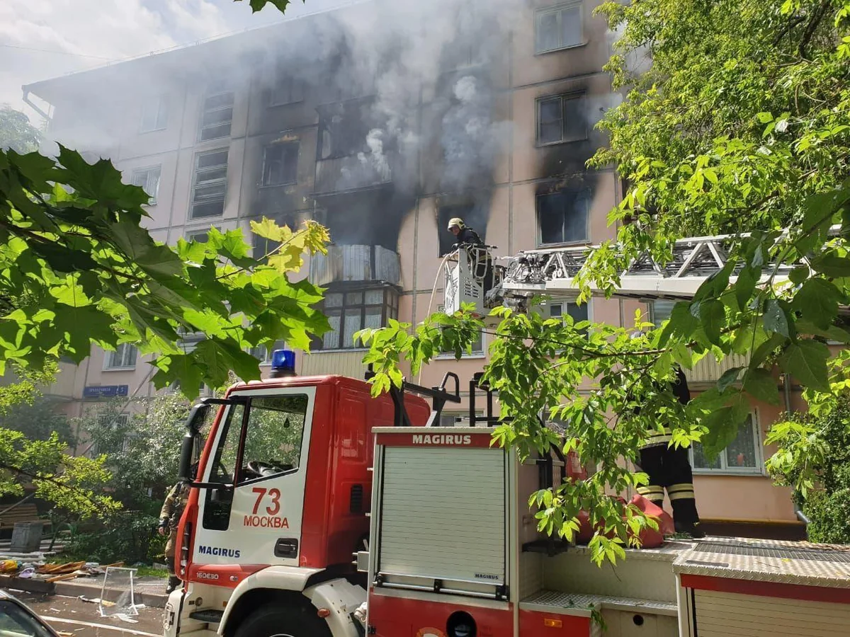 Moskvada yaşayış binasında partlayış olub, 7 nəfər yaralanıb