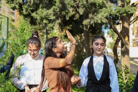 Bakıda Leyla Əliyevanın iştirakı ilə növbəti abadlaşdırılmış həyətin açılışı olub