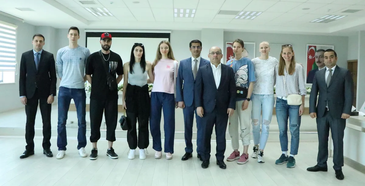 Voleybol Federasiyasının prezidenti komandaların məşqçiləri və legionerlə görüşüb