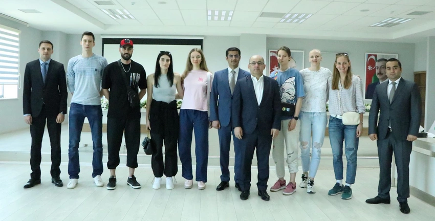 Voleybol Federasiyasının prezidenti komandaların məşqçiləri və legionerlə görüşüb