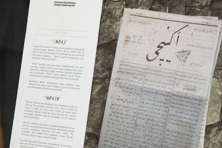 Beynəlxalq Media Forumunun iştirakçıları Azərbaycan çap mətbuatı tarixinin inciləri sərgisi ilə tanış olublar