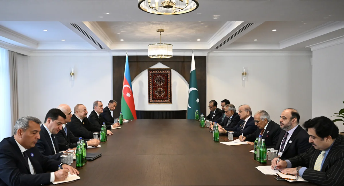 İlham Əliyev Xankəndidə Pakistanın Baş naziri ilə görüşüb