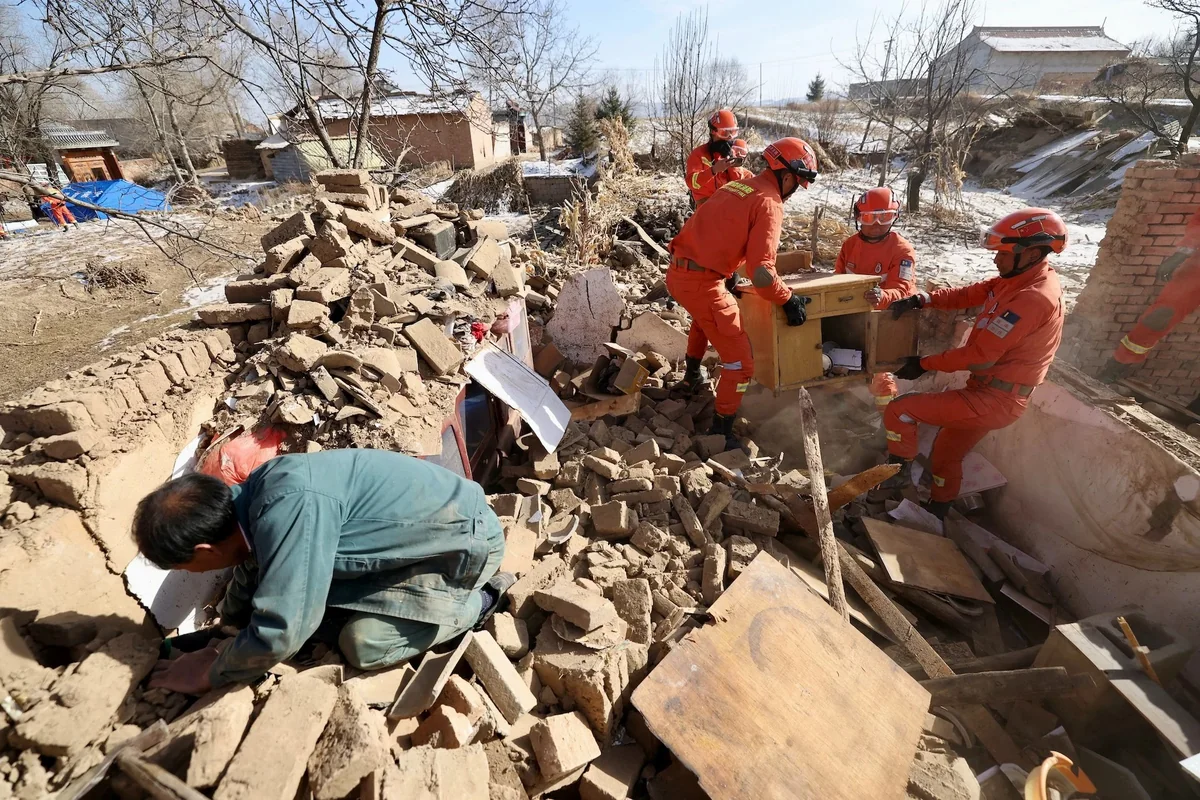 China's army sends over 400 troops to help in Tibet earthquake zone