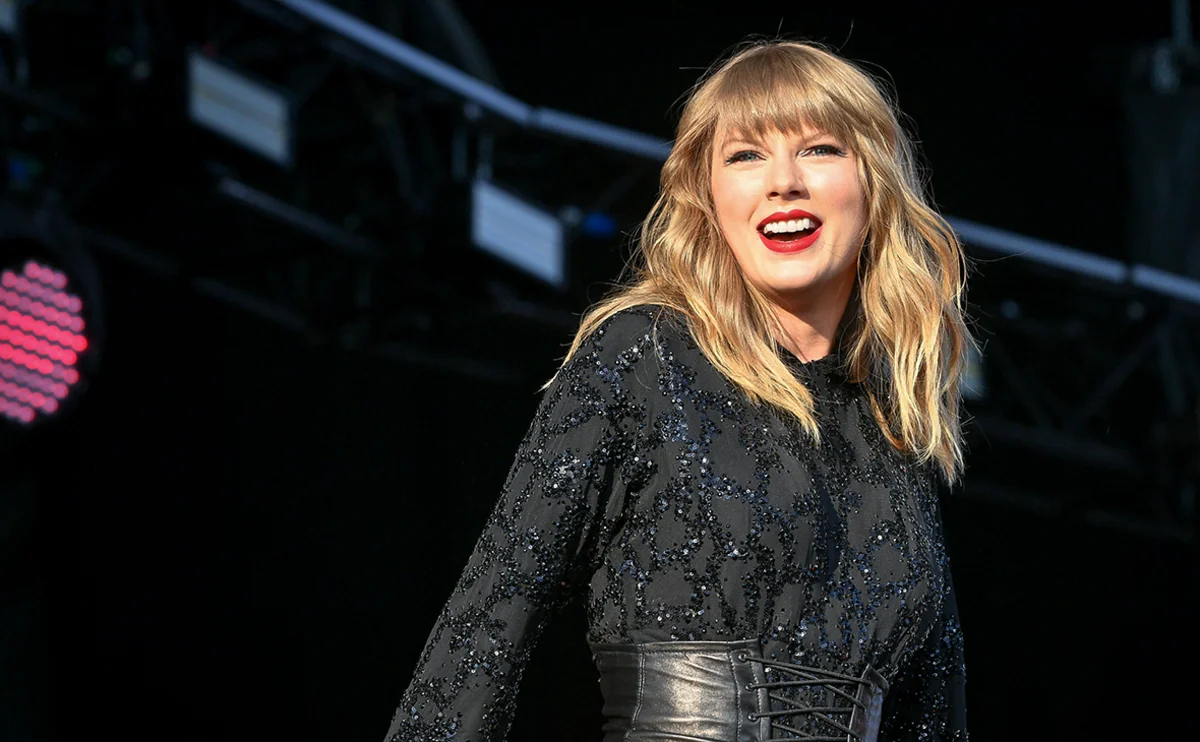 Teylor Svift “American Music Awards”da ilin artisti seçilib