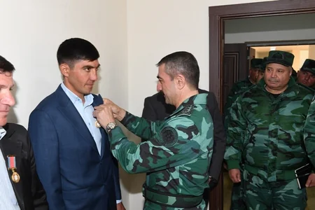 Elchin Guliyev checks combat activity of checkpoints on the border with Armenia