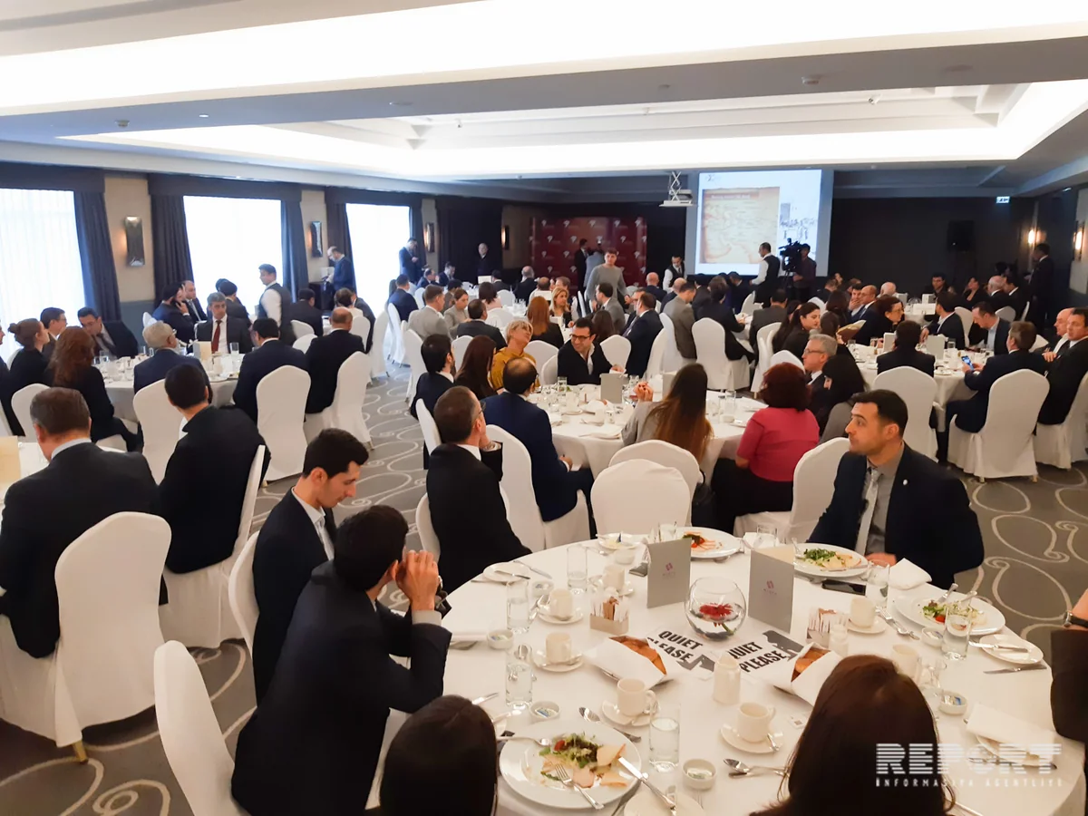 AmCham DGK sədrinin iştirakı ilə aylıq işgüzar nahar təşkil edib