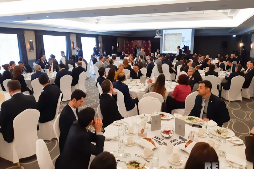 AmCham DGK sədrinin iştirakı ilə aylıq işgüzar nahar təşkil edib