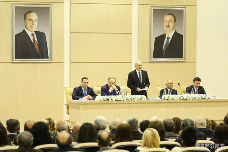 Dövlət Həkimləri Təkmilləşdirmə İnstitutunda Əziz Əliyevin 120 illik yubileyinə həsr olunan konfrans keçirilib