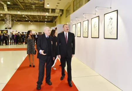 Prezident İlham Əliyev Tahir Salahovun 90 illik yubileyinə həsr edilən sərgi ilə tanış olub - FOTO