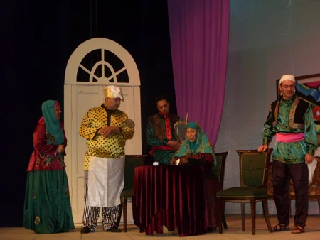 Musiqili Teatrın yaradıcı heyəti Tehrandan qayıdıb