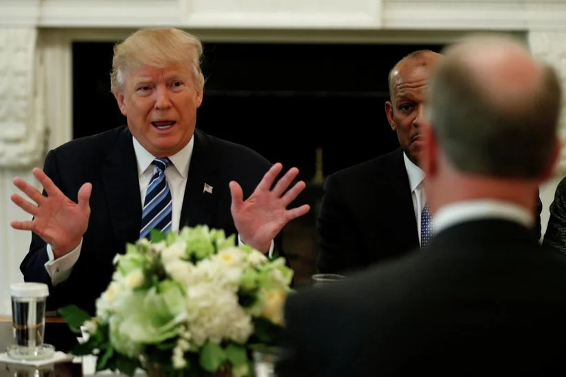 Tramp nazirlərlə İranın zərbəsi ilə əlaqədar müşavirə keçirir