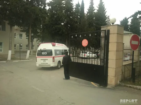 В Гахе автомобиль врезался в дерево и загорелся - ФОТО - ВИДЕО - ОБНОВЛЕНО