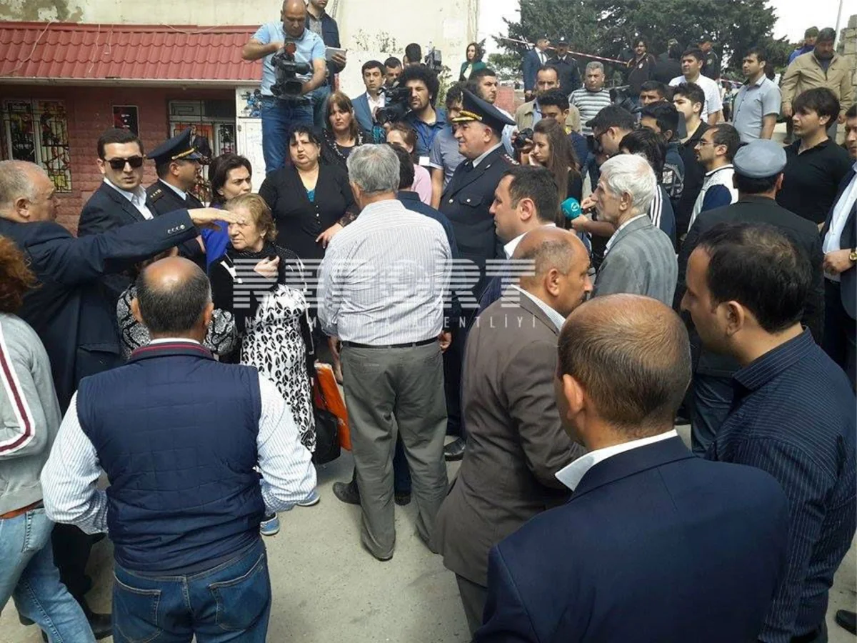 Binəqədinin polis rəisi: Yanan binanın sakinlərinin bütün problemləri yaxın günlərdə həll olunacaq - FOTO