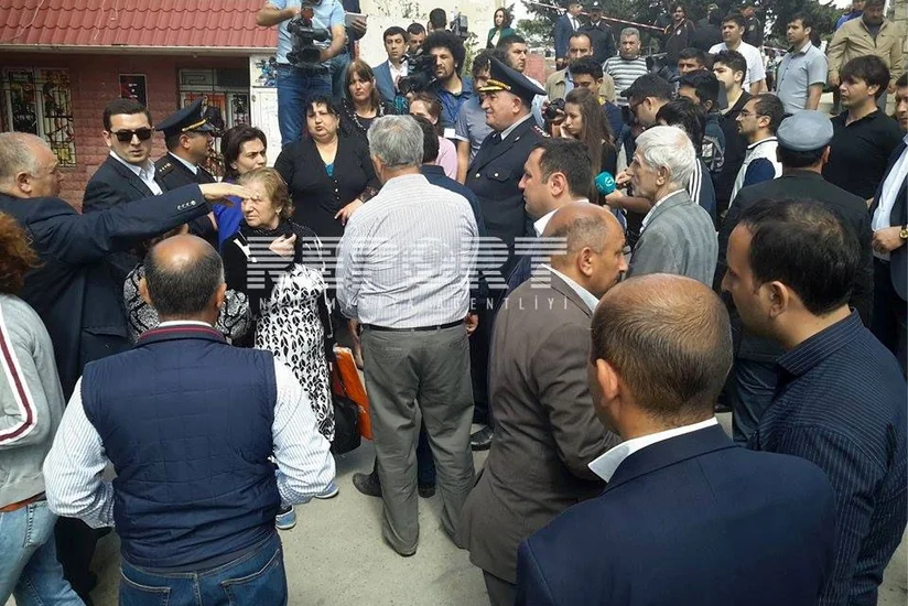 Binəqədinin polis rəisi: Yanan binanın sakinlərinin bütün problemləri yaxın günlərdə həll olunacaq - FOTO