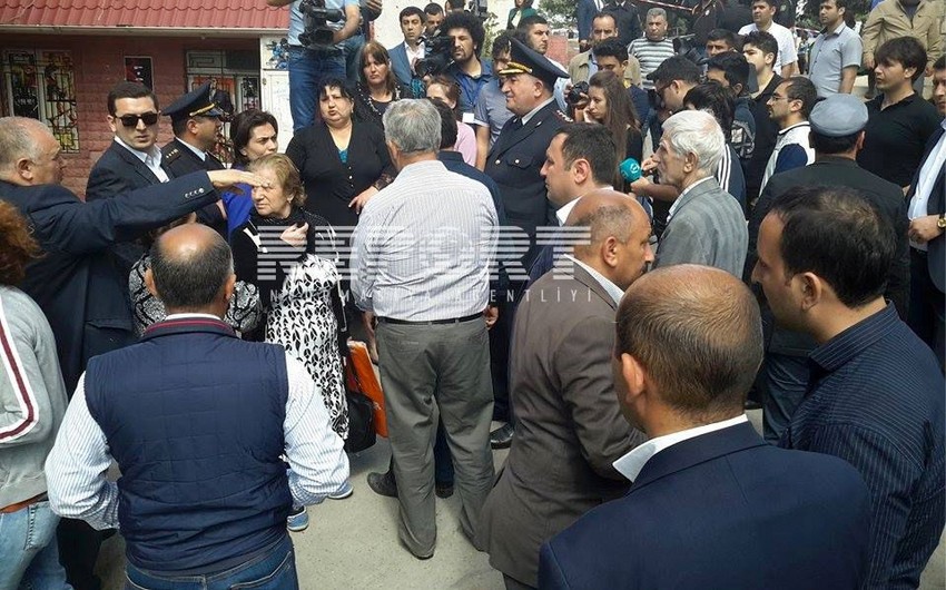 Binəqədinin polis rəisi: Yanan binanın sakinlərinin bütün problemləri yaxın günlərdə həll olunacaq - FOTO