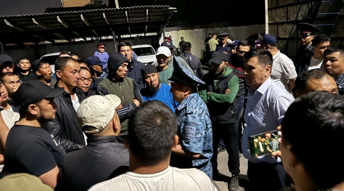 Bişkekin mərkəzinə toplaşan etirazçılar dağılışmağa razılaşıblar - YENİLƏNİB
