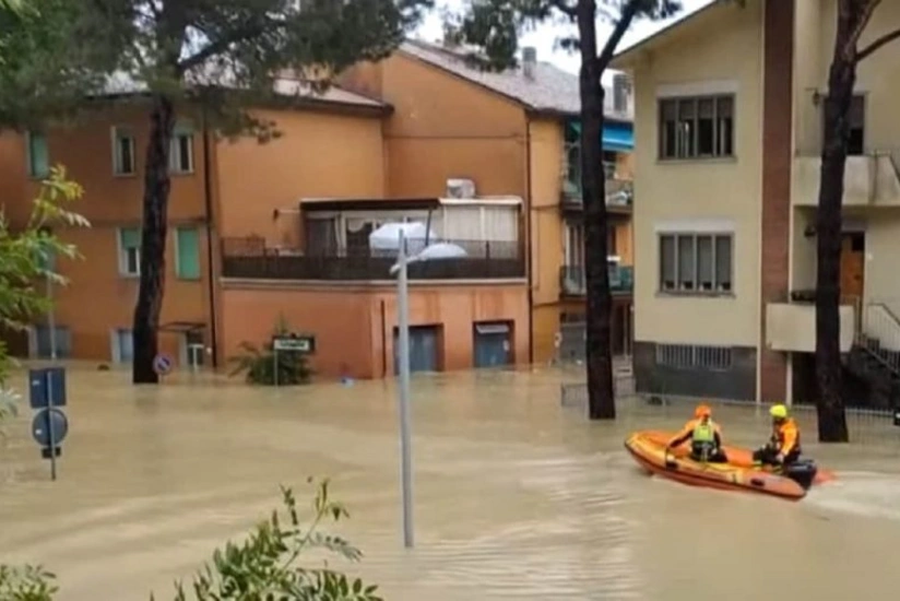 Italy flood deaths rise to 11 as thousands wait to come home