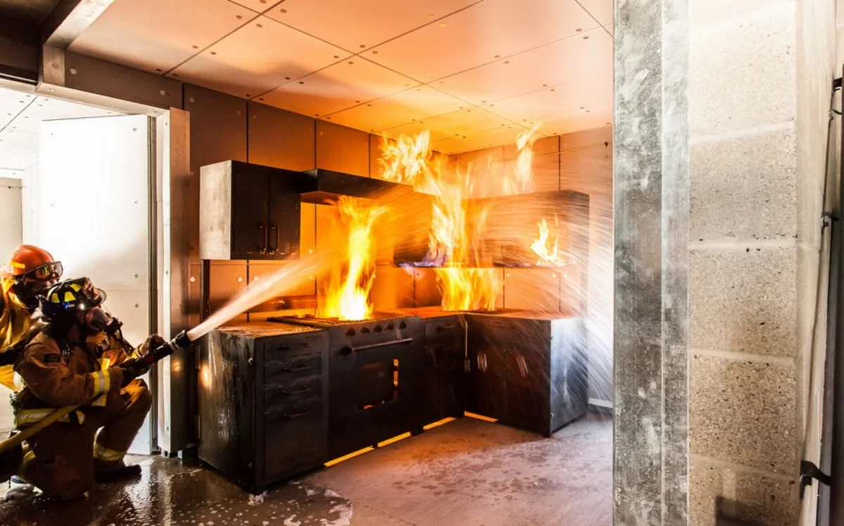 Bakıda fərdi yaşayış evi yanıb