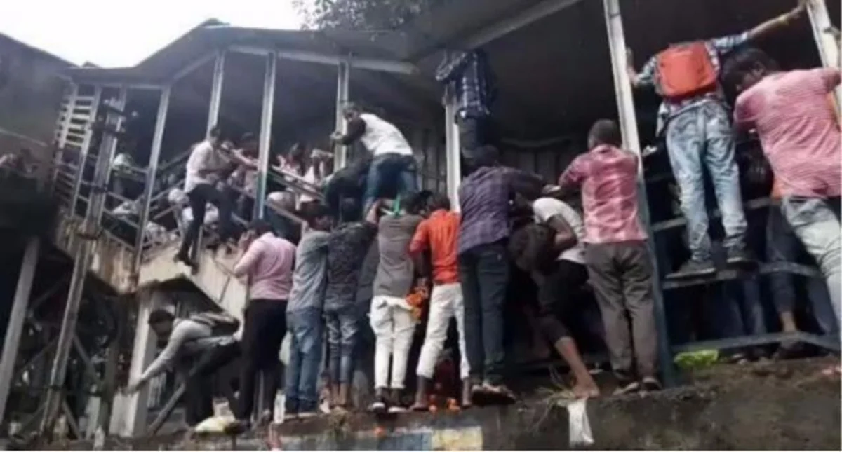 Indian train station stampede kills at least 15 - VIDEO
