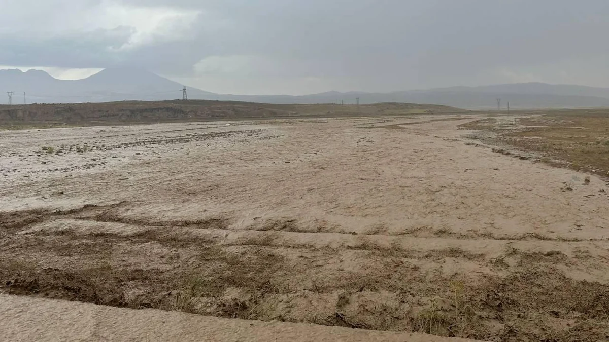 Sel səbəbindən Türkiyə-İran quru yolu bağlanıb