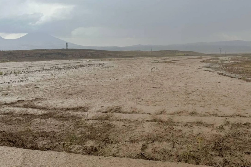 Sel səbəbindən Türkiyə-İran quru yolu bağlanıb