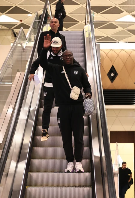 Beşiktaş klubu Bakıya gəlib