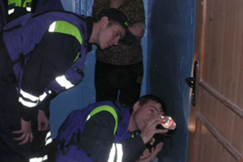 Səbail rayonunda mənzildə bağlı qapı arxasında qalmış şəxs xilas edilib