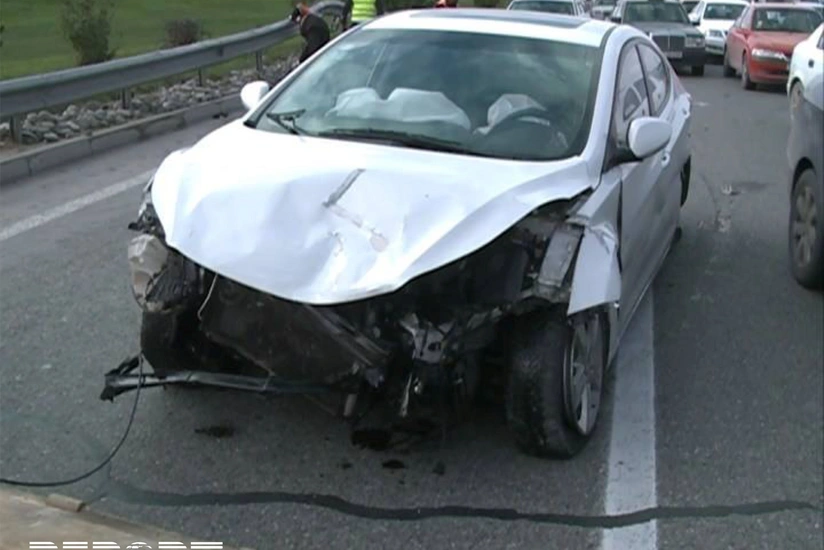 Bakıda yol qəzası törədərək yaralanan sürücü ərazidən qaçıb - FOTO