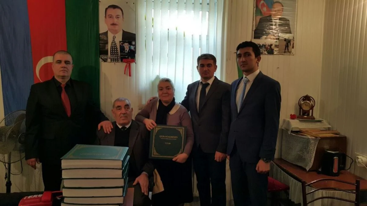 Azərbaycanda Gözdən Əlillər Cəmiyyətinə brayl əlifbası ilə nəşr edilmiş Qurani-Kərim verilib
