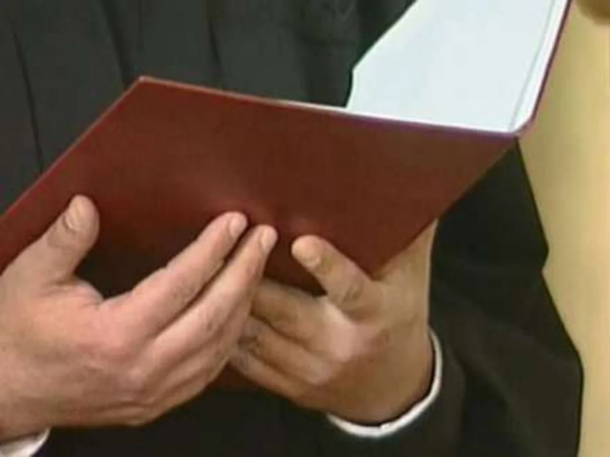 Dələduzluqda təqsirləndirilən şəxsə hökm oxunub