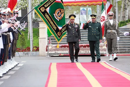 Azərbaycan və İranın müdafiə nazirləri hərbi əməkdaşlığın genişləndirilməsini müzakirə ediblər - FOTO