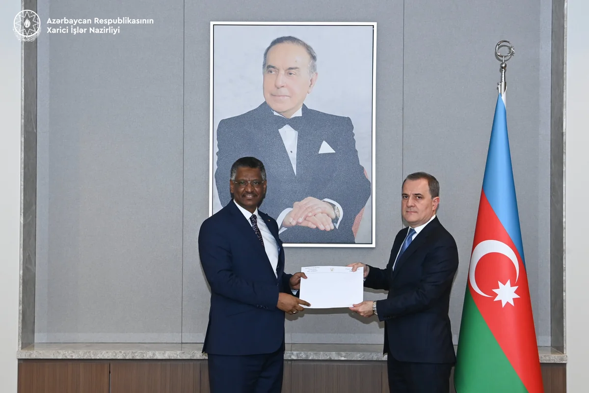 Sudanın yeni təyin olunmuş səfiri etimadnaməsinin surətini Ceyhun Bayramova təqdim edib