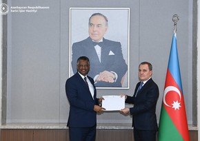 Incoming ambassador of Sudan presents copy of his credentials to Azerbaijani FM