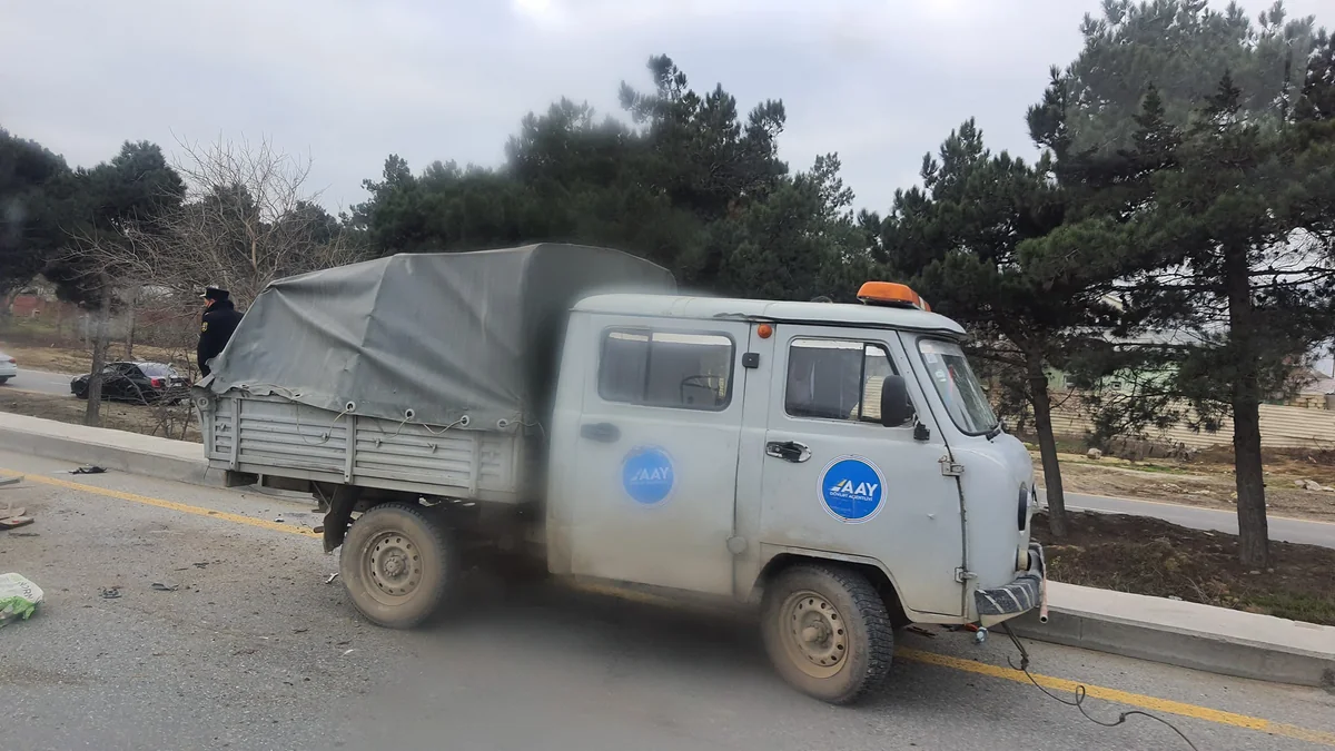 Dövlət Agentliyinə məxsus yük avtomobili qəzaya düşərək aşıb, ölən var