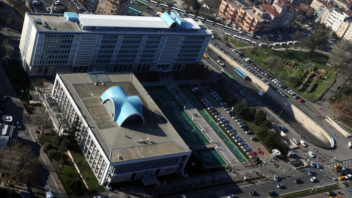 İstanbul bələdiyyəsinin təxminən 50 nümayəndəsi saxlanılıb