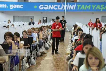 Deputatlar və ictimaiyyət nümayəndələri müəllimlərin sertifikatlaşdırma imtahanını izləyib