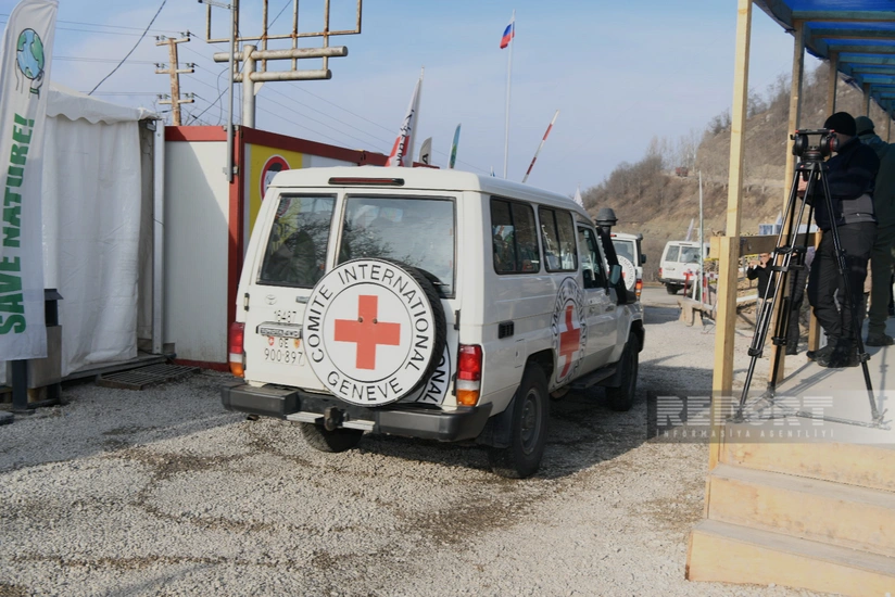 ICRC vehicles move freely along Khankandi-Lachin road