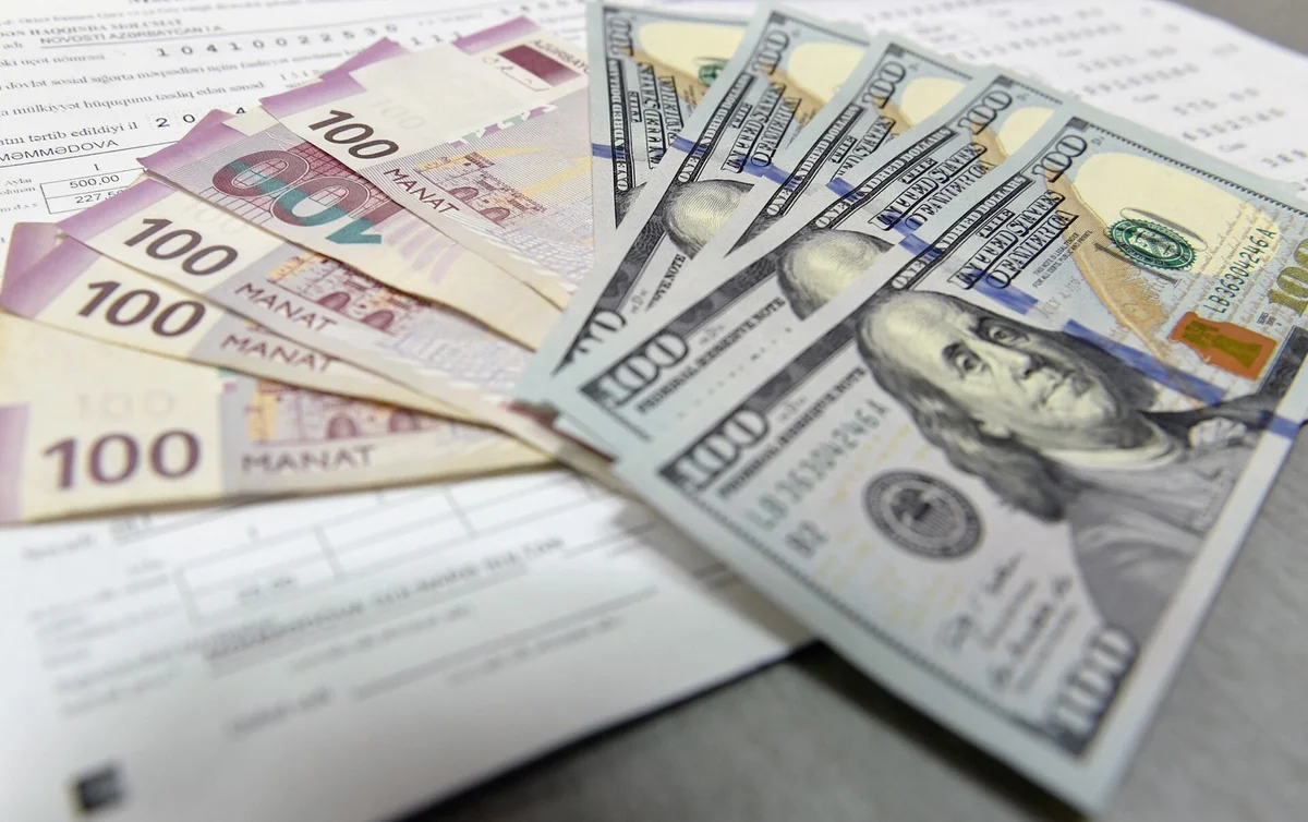 Fitch: Поддержание привязки маната к доллару остается политическим приоритетом Азербайджана