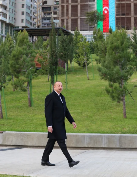 Prezident İlham Əliyev Bakıda Mərkəzi Parkın ikinci hissəsinin açılışında iştirak edib - YENİLƏNİB