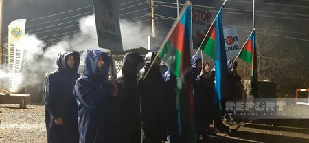 Акция протеста на дороге Ханкенди-Лачын продолжается и в вечерние часы